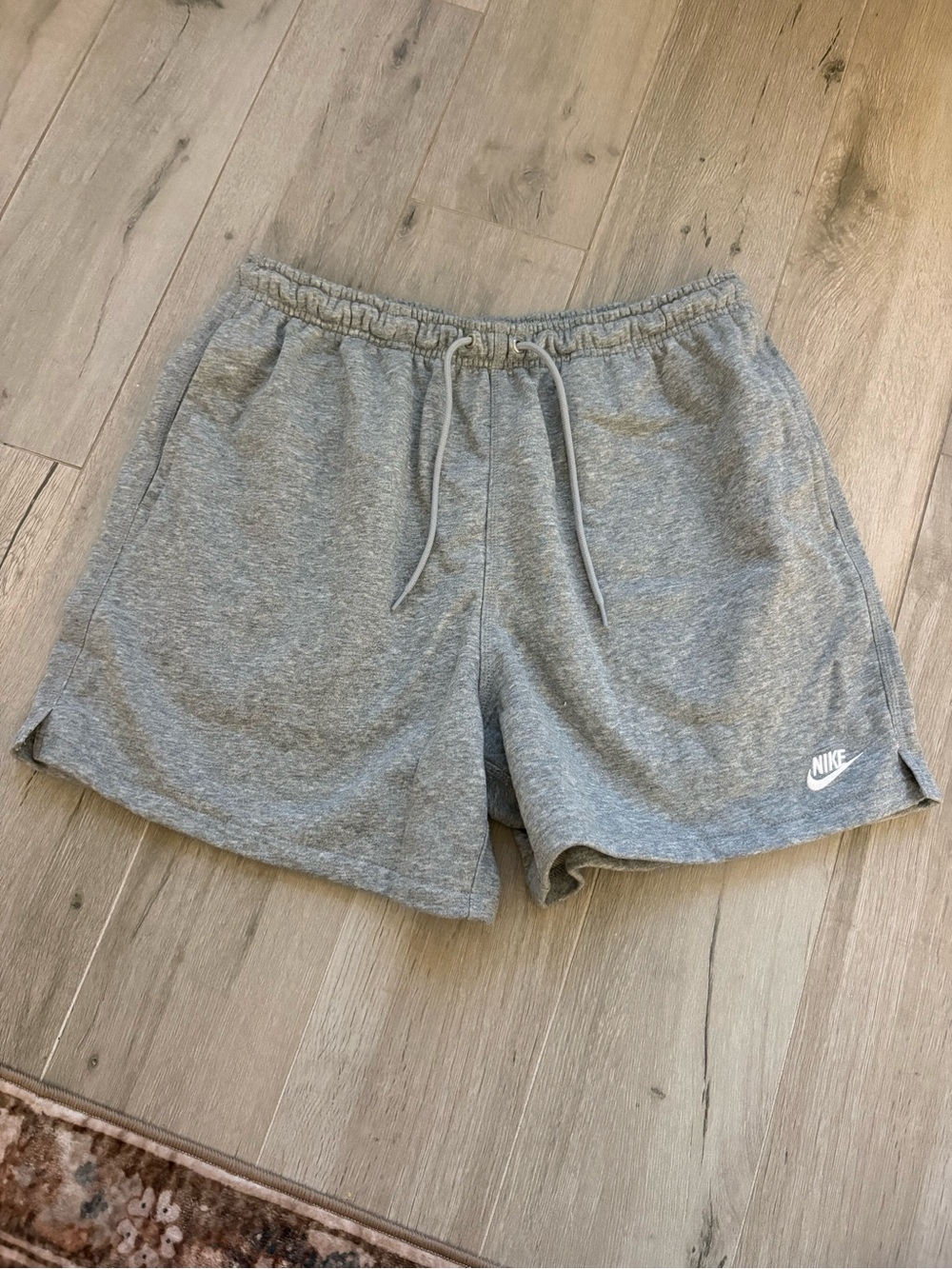 NWT Nike Dri-FIT Standard Fit Above Knee Shorts Athletic Shorts in Gray Size Med